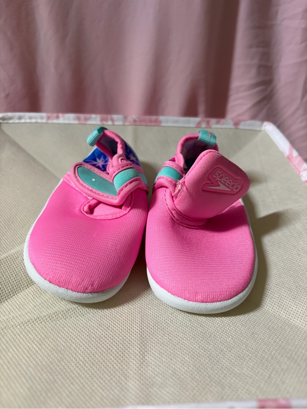 Speedo Kids Pink and Aqua Hook-and-Loop Water Shoes size 5